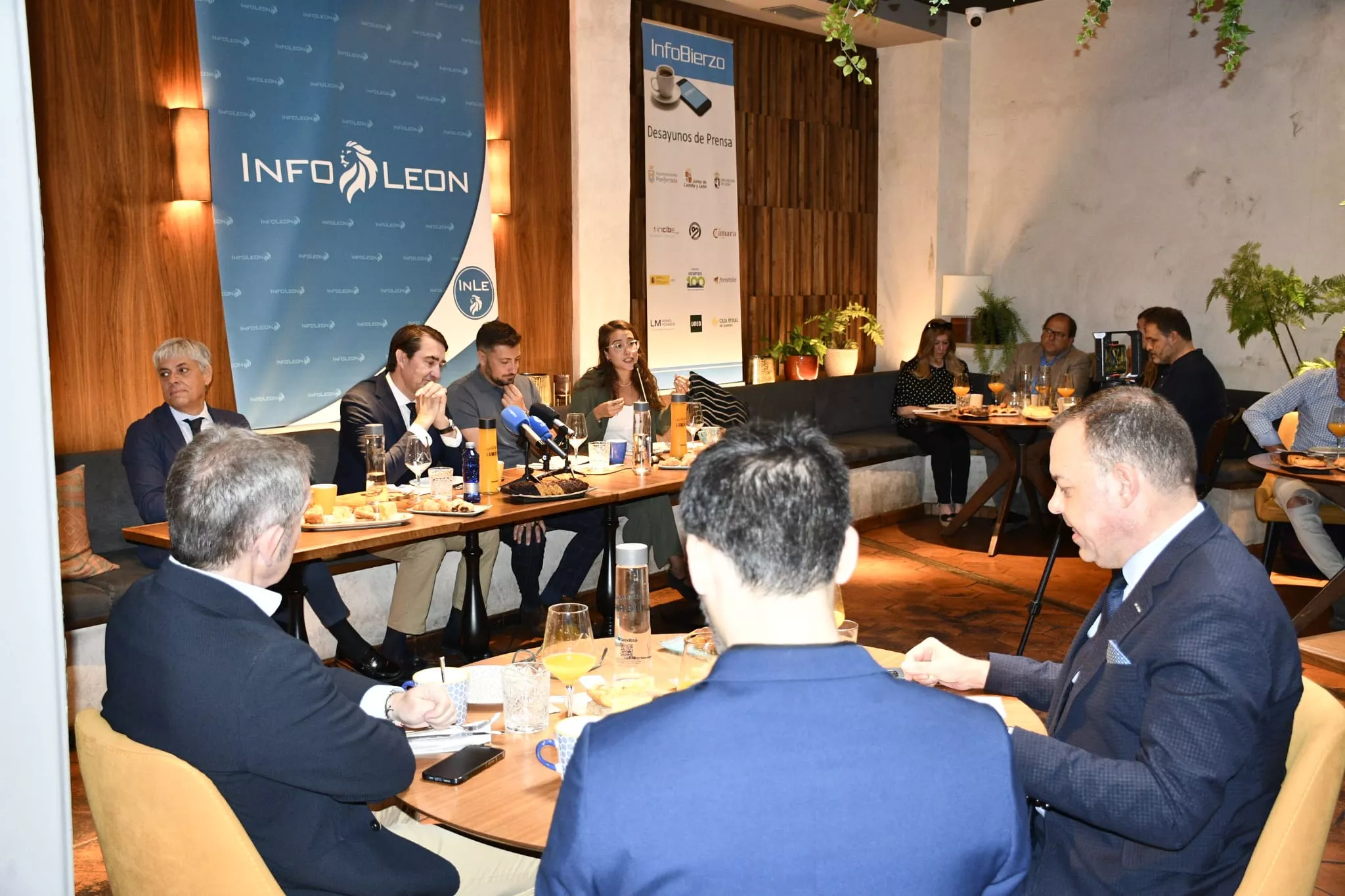 Desayuno de prensa con el Consejero de Medio Ambiente, Vivienda y Ordenación del Territorio, Juan Carlos Suárez-Quiñones 