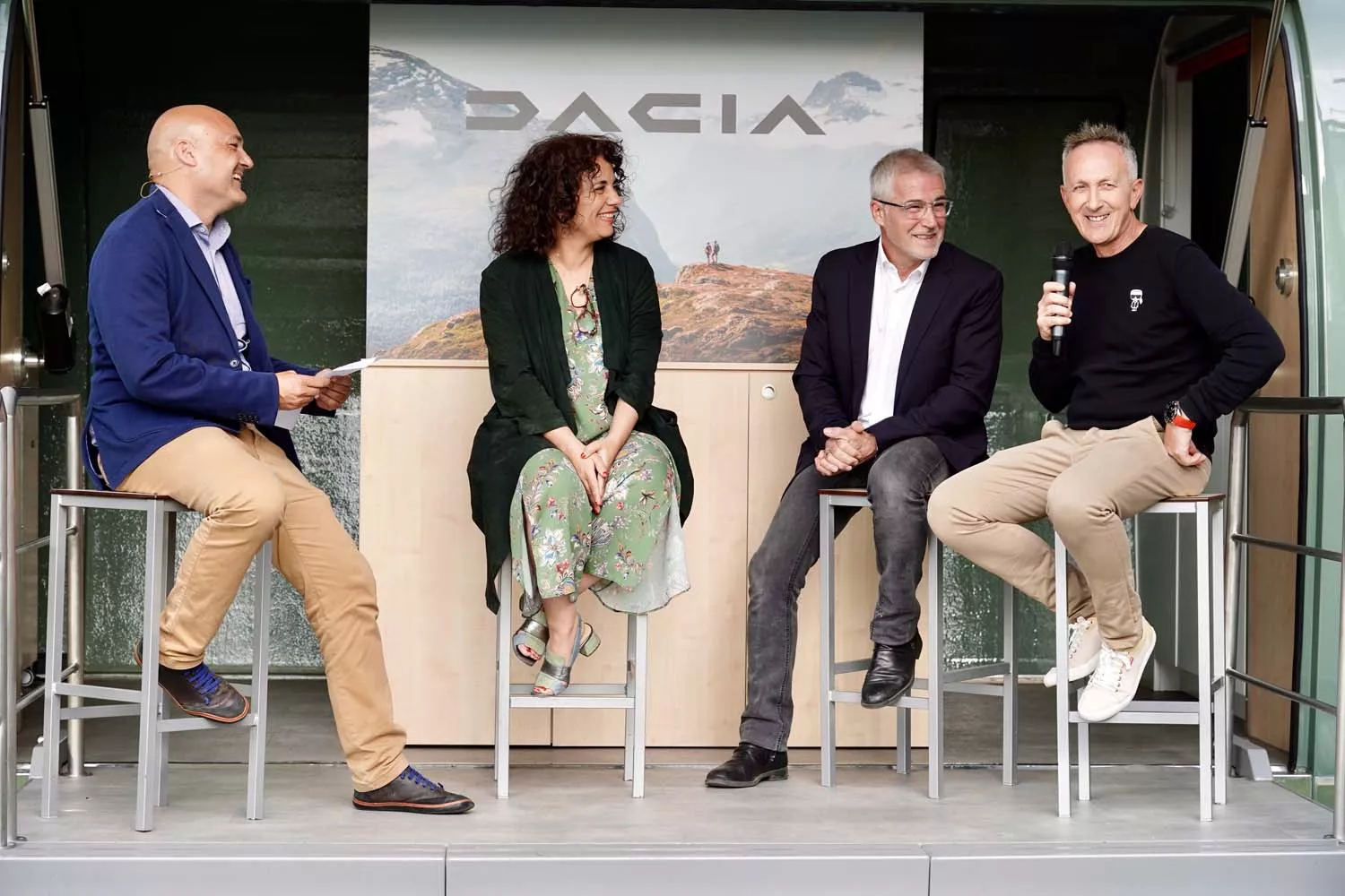 Acto de presentación del Dacia Duster. El director general de Dacia en España y Portugal, Francisco Hidalgo, la directora de Ventas de Dacia Iberia, Ana Gema Ortega, Kike Calleja y David Cantero(3)