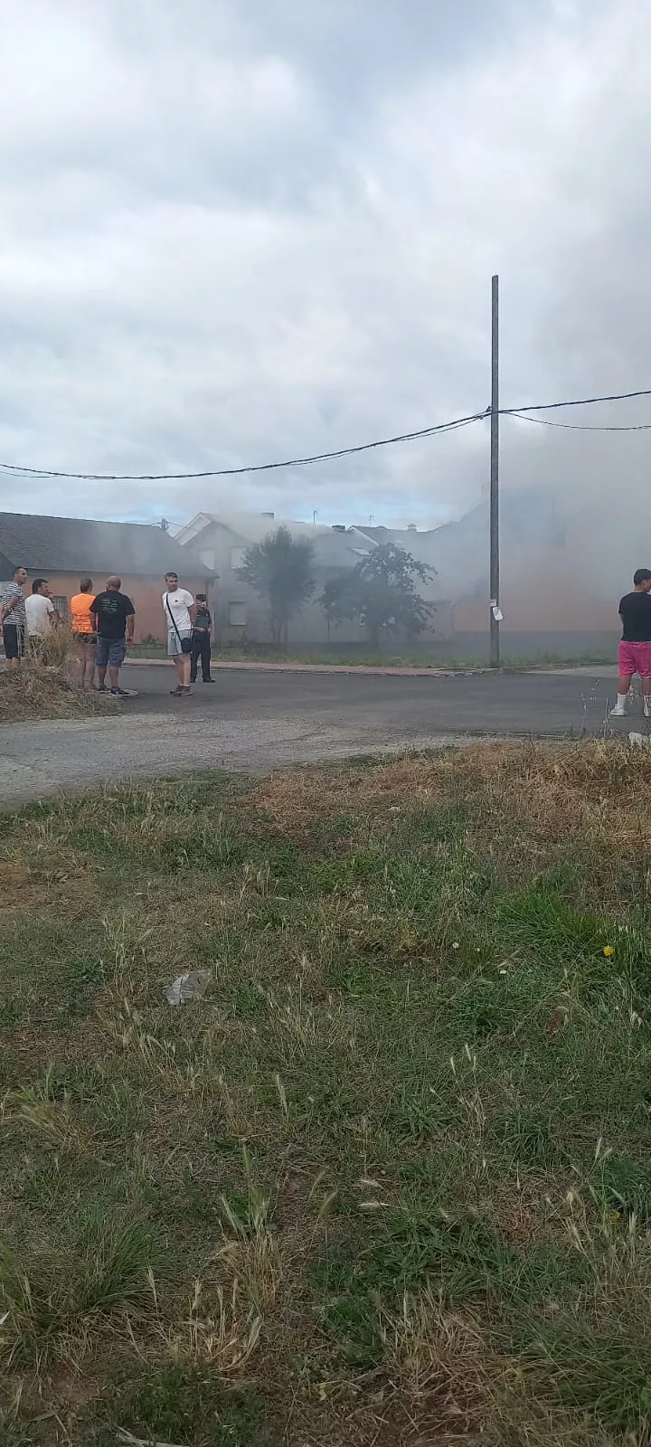 Incendio de varias casa en Cacabelos (1)