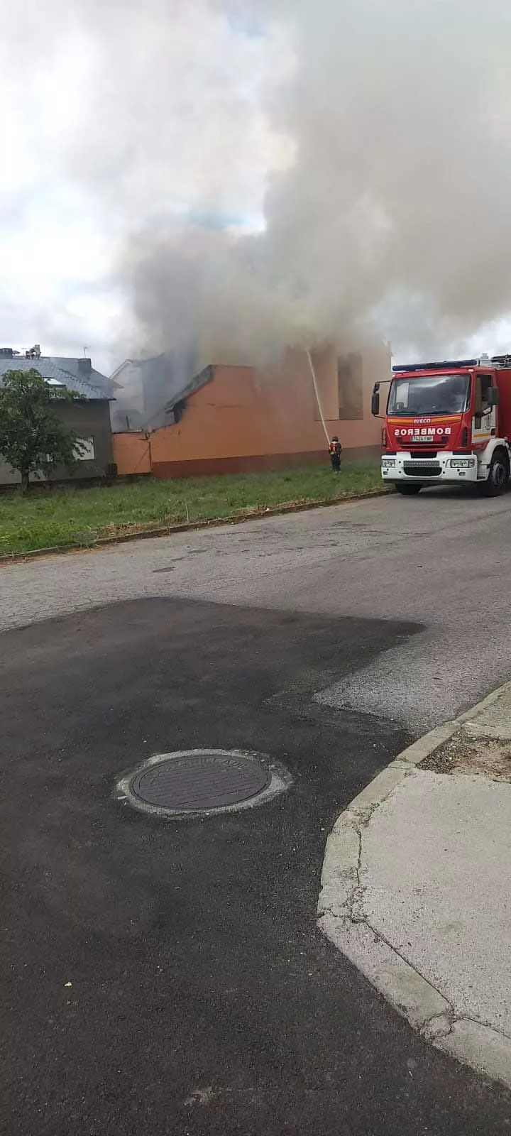 Incendio de varias casa en Cacabelos .