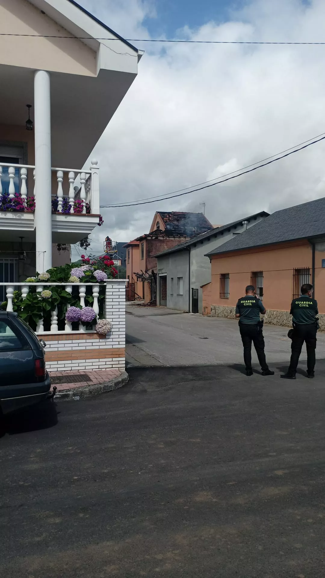 Estado de las casas afectadas en el incendio de Cacabelos (1)