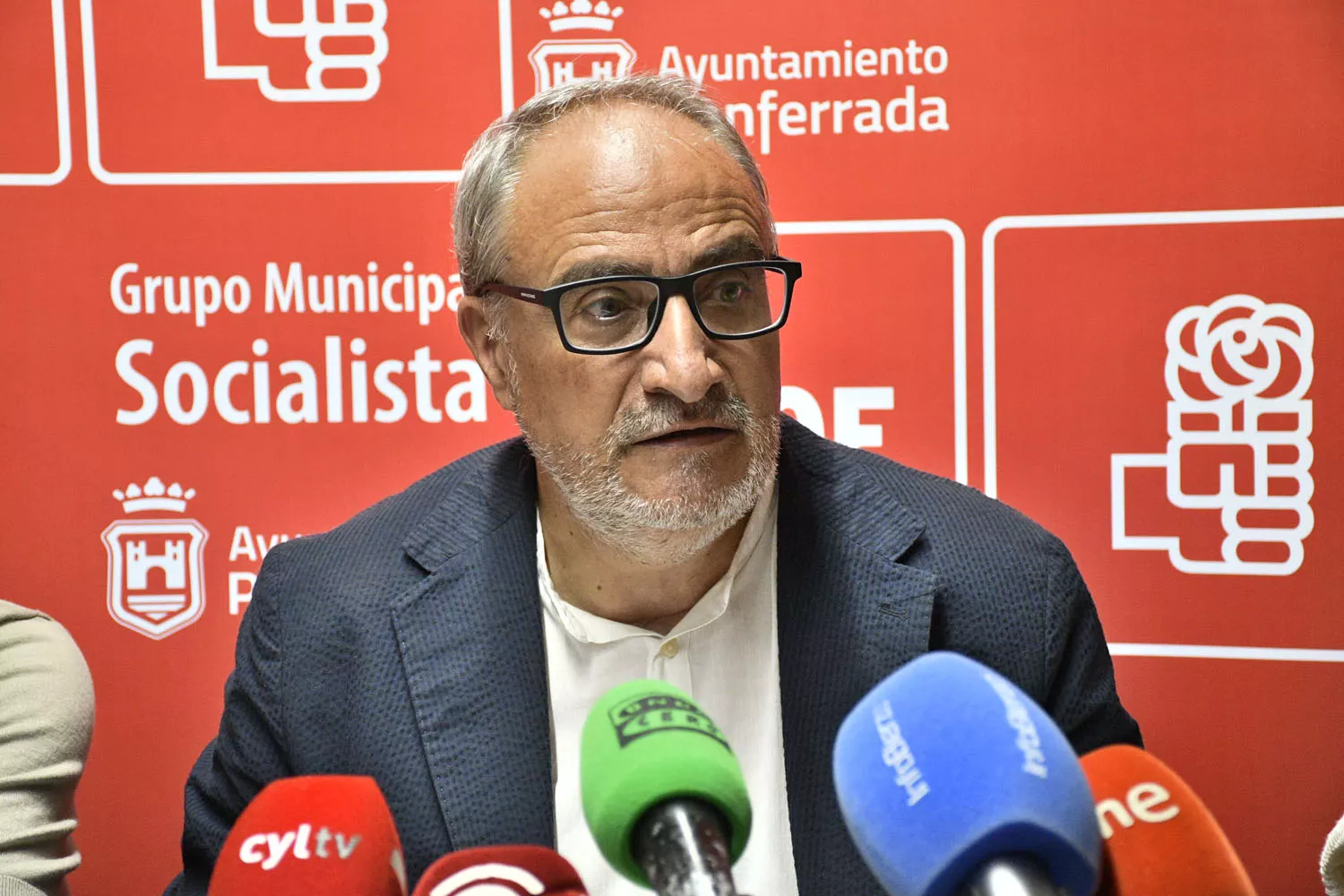 Olegario Ramón durante el análisis económico de la deuda del Ayuntamiento de Ponferrada