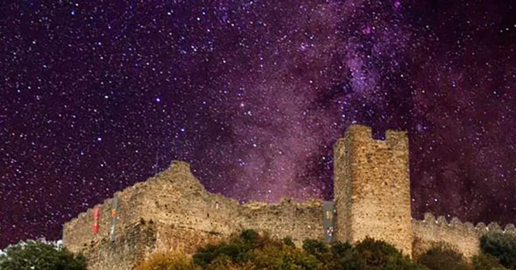 Observación estrellas Castillo de Cornatel | Foto: Ayto Priaranza