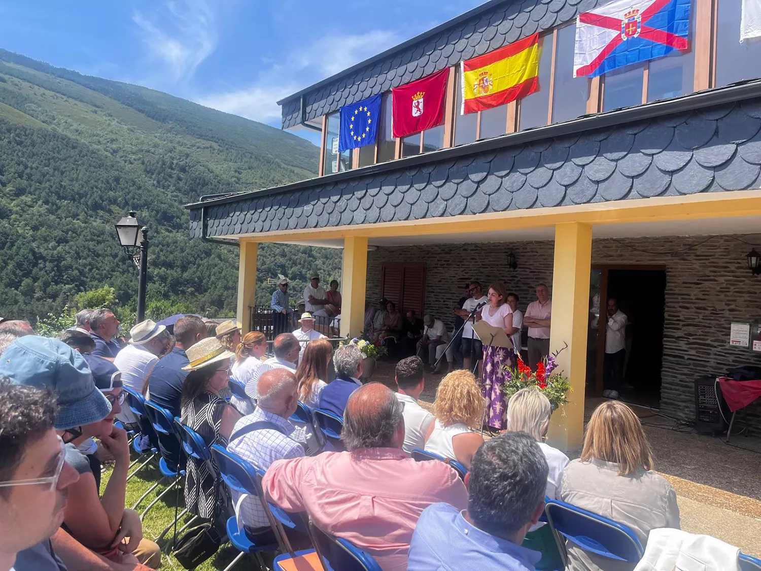 Peranzanes homenajea y nombra Hijo Adoptivo a su alcalde fallecido Vicente Díaz