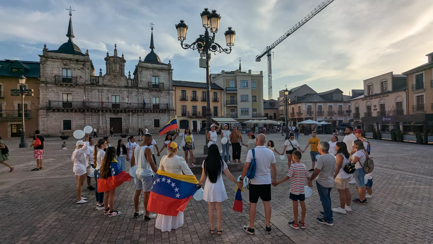 La comunidad venezolana se concentra en Ponferrada en apoyo a Edmundo González en las elecciones