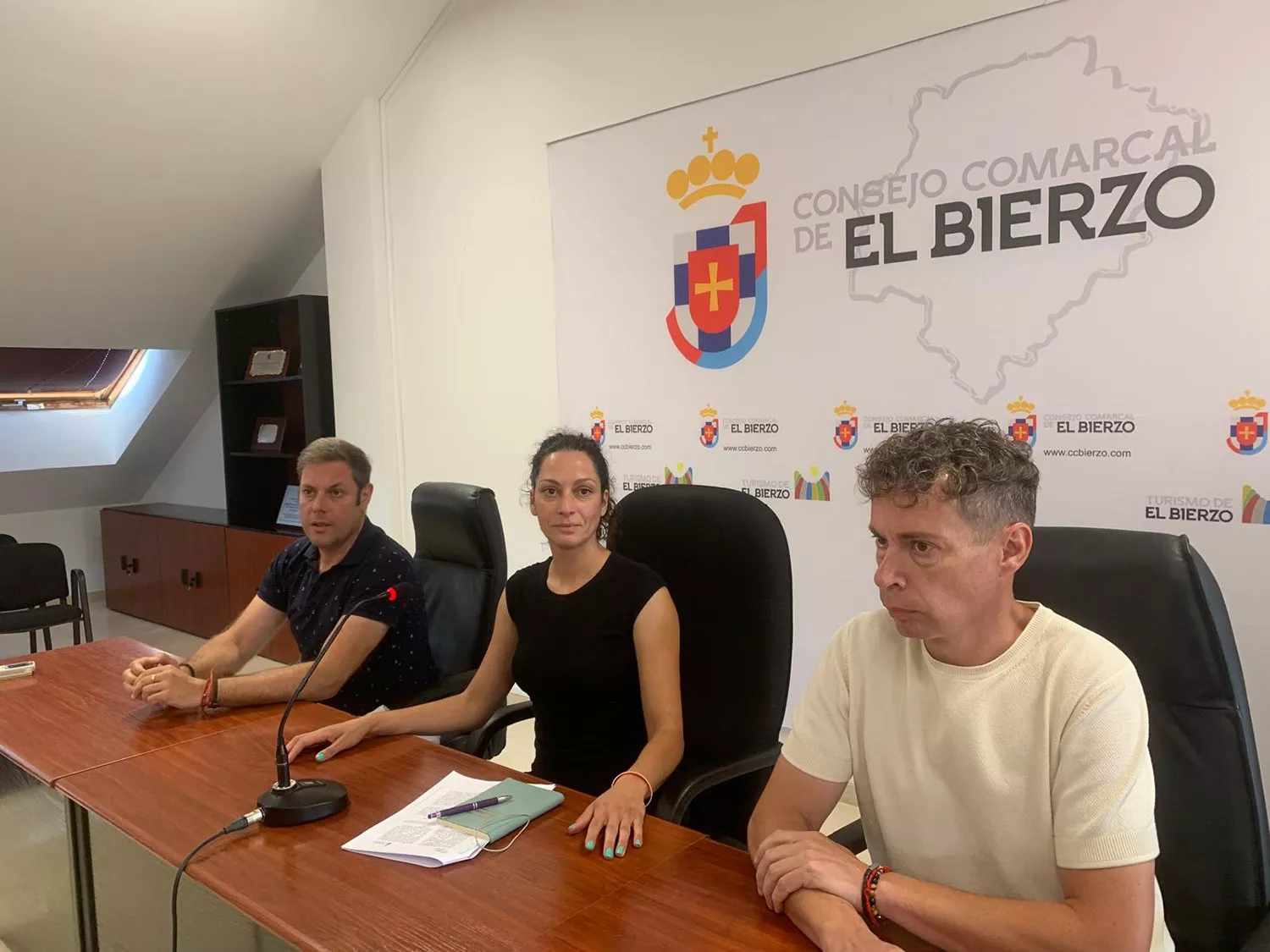 Iván Alonso junto a Alicia García y Mario Rivas 1 El proyecto del Ponfeblino contará con la cesión de tres vagones de la Generalitat Catalana para las obras y mantenimiento