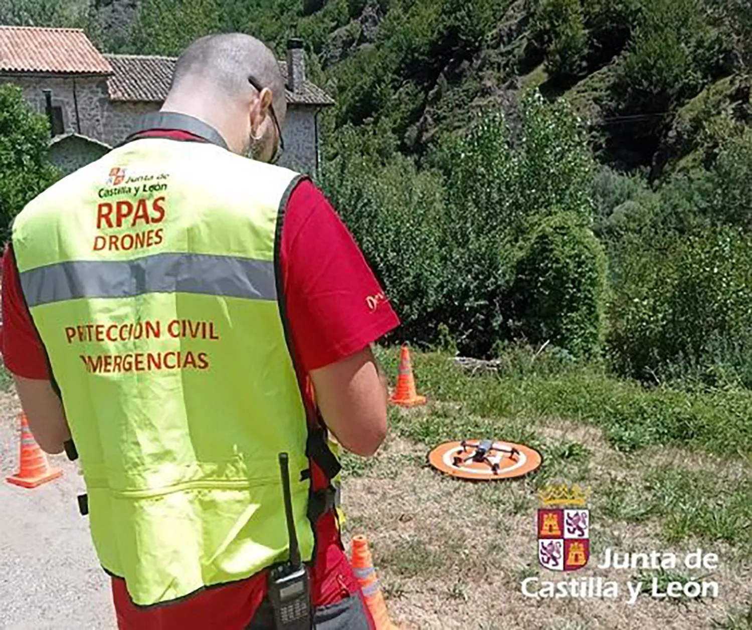 Drones en los alrededores del pantano de Bárcena buscan al dueño de la peluquería Fabrik