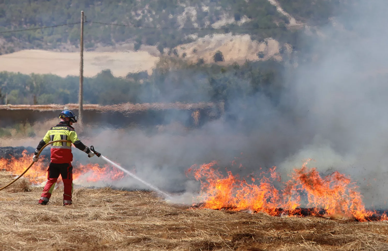   Incendio en unas tierras de cultivo en Palencia