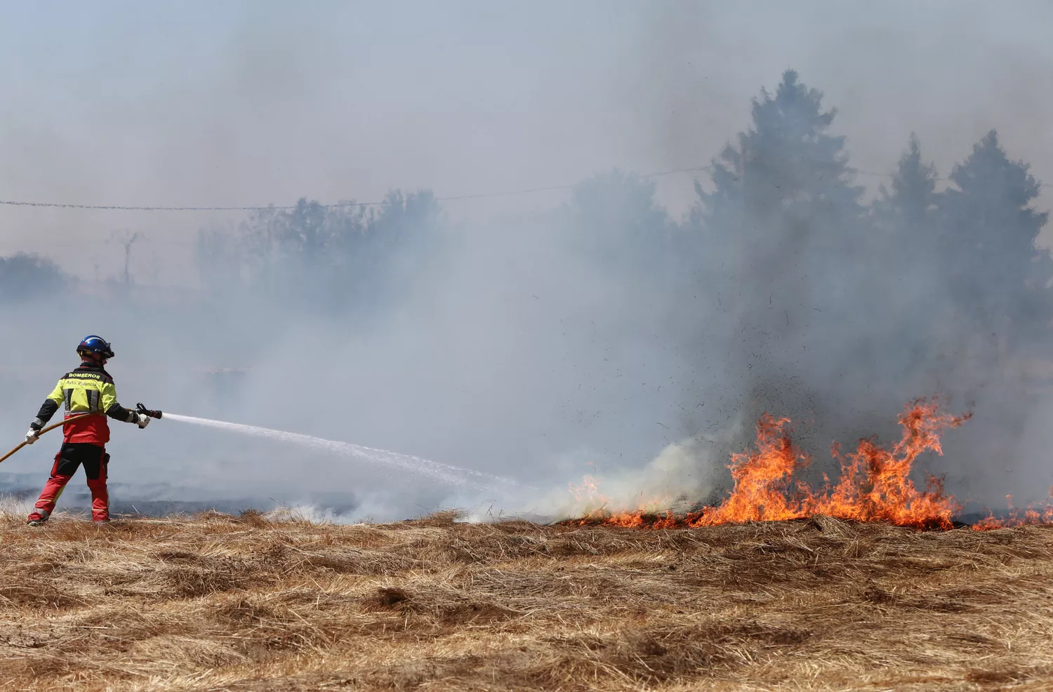  Incendio en unas tierras de cultivo en Palencia