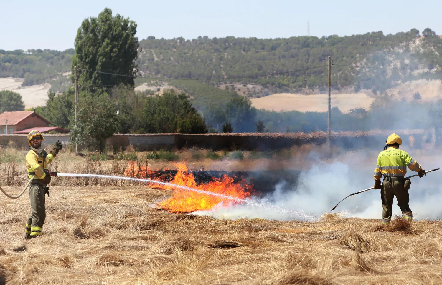   Incendio en unas tierras de cultivo en Palencia