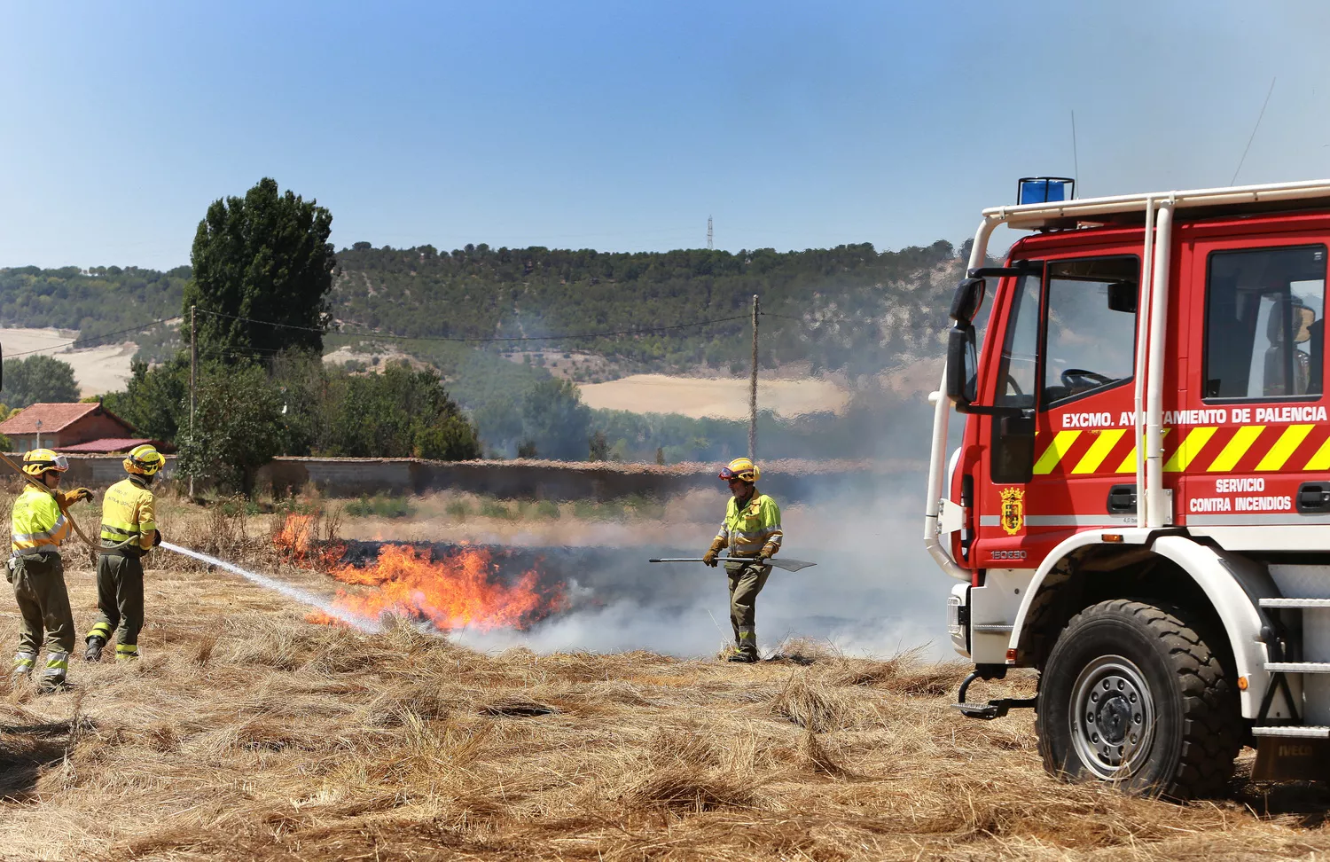  Incendio en unas tierras de cultivo en Palencia