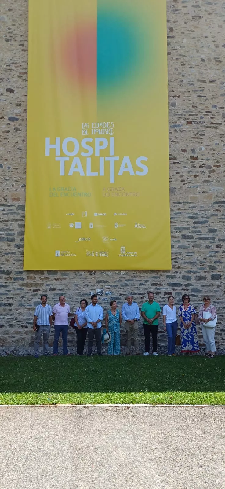 Comisión Patrimonio frente a la Iglesia de Santiago de Villafranca