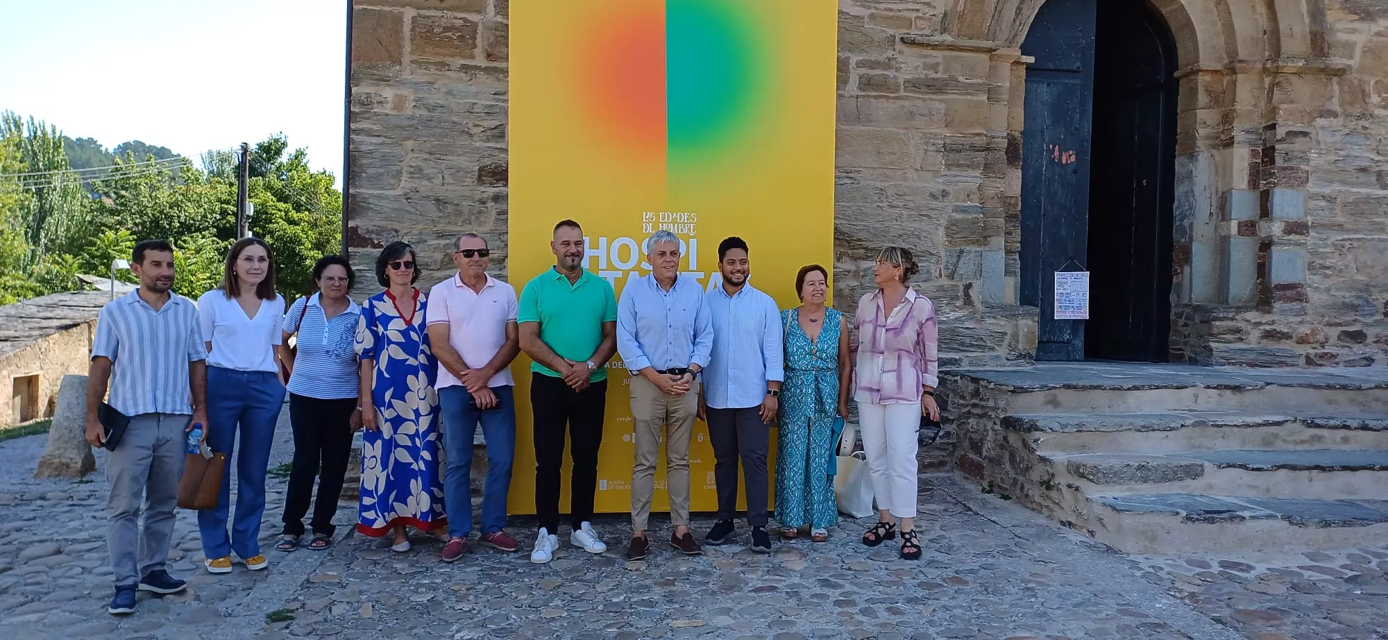 Comisión Patrimonio frente a la Iglesia de Santiago de Villafranca