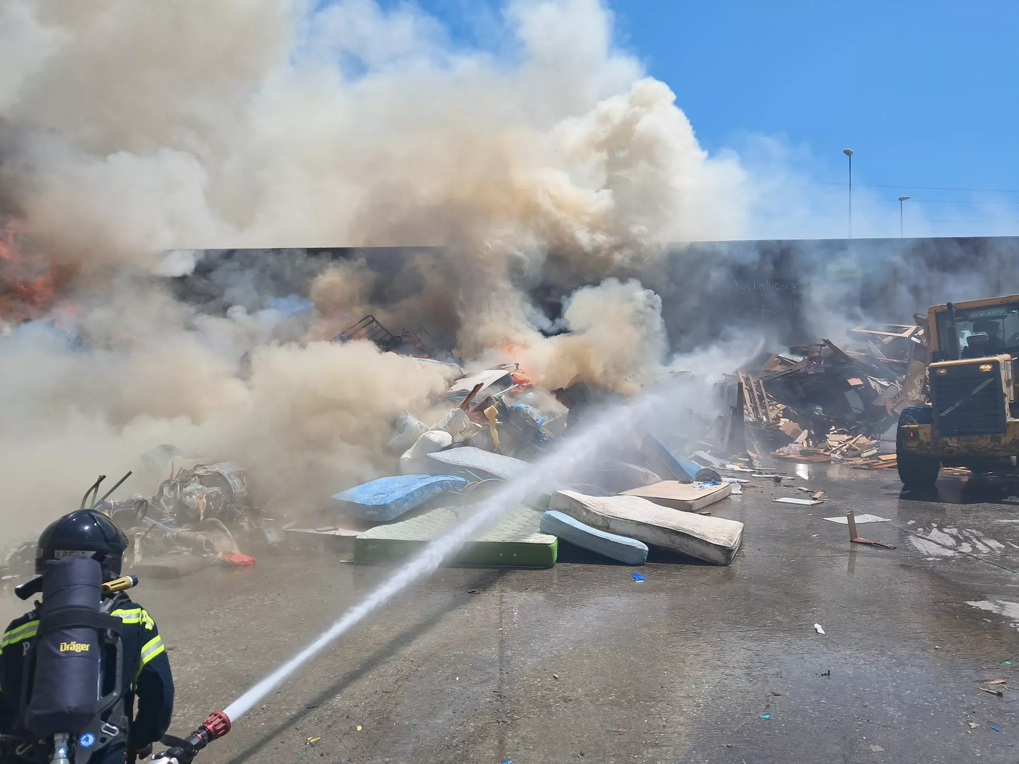 Incendio en el centro de reciclaje de Santo Tomás de las Ollas