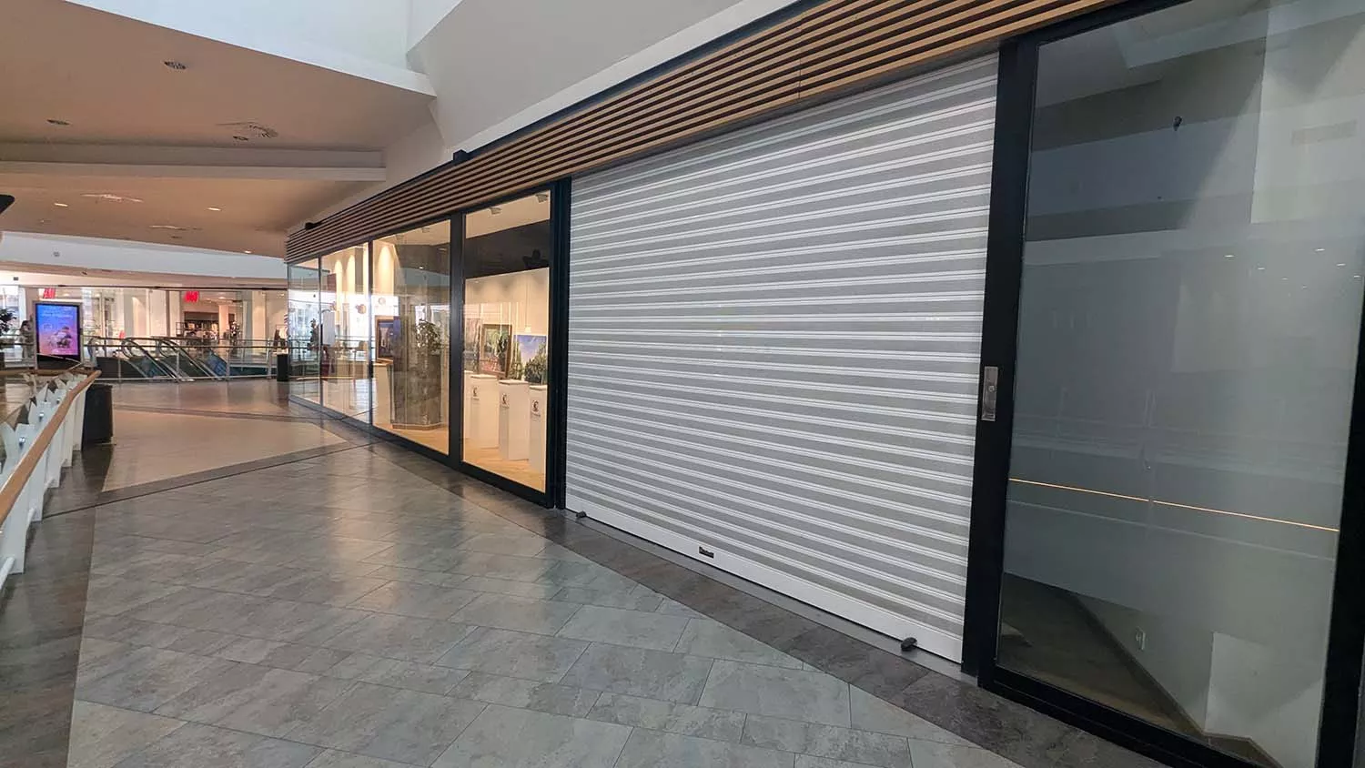 Uno de los locales cerrados del Centro Comercial El Rosal de Ponferrada que podría ocupar Misako 