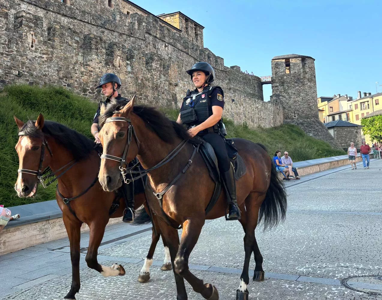 Unidad de caballería en Ponferrada