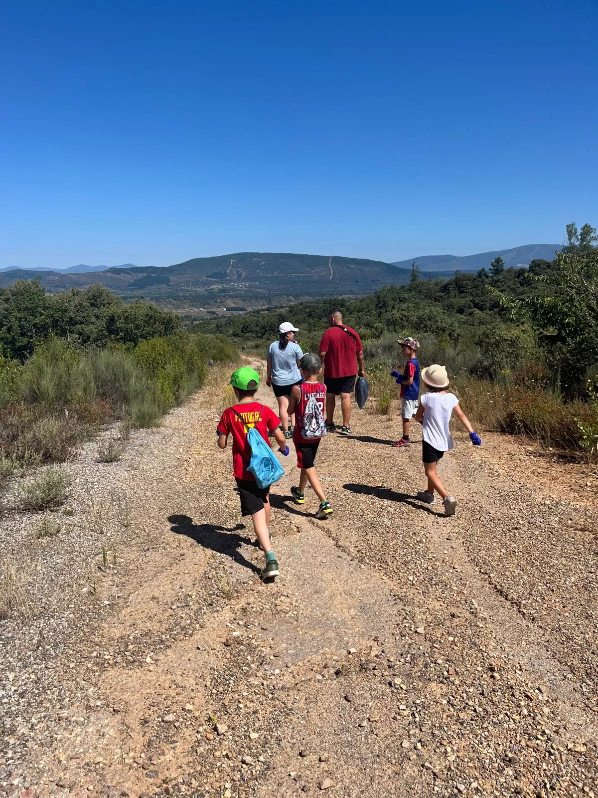 La asociación Real Villa de Castropodame se suma al Plogging: El movimiento que une el deporte y la recogida de residuos