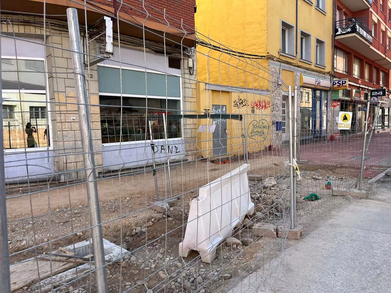 Obras en la calle Gómez Núñez de Ponferrada (8)