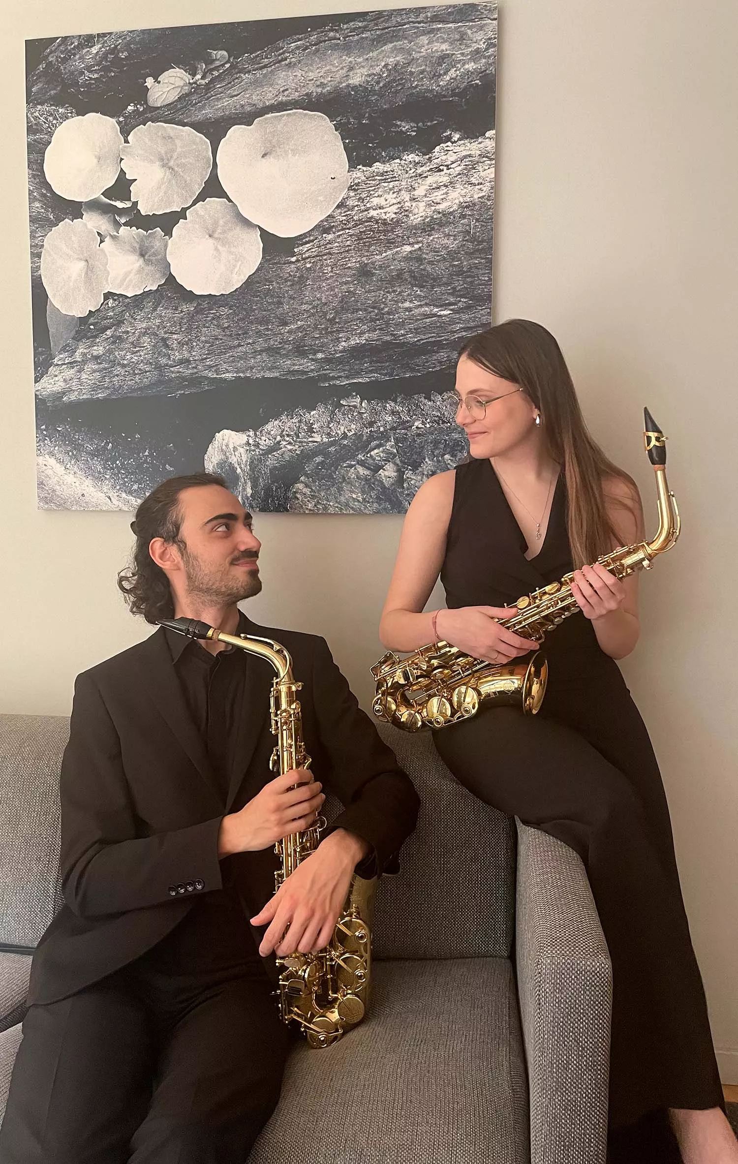 El Dúo Kairós, formado por los jóvenes saxofonistas Rodrigo Cuesta Miguel y Rosa Cánovas Pallarés, cerrará el festival Corteza de encina el próximo martes