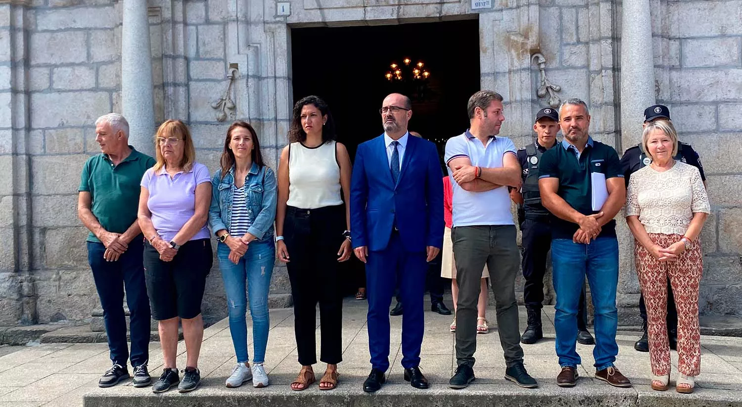 Minuto de silencio en la Plaza del Ayuntamiento (1)