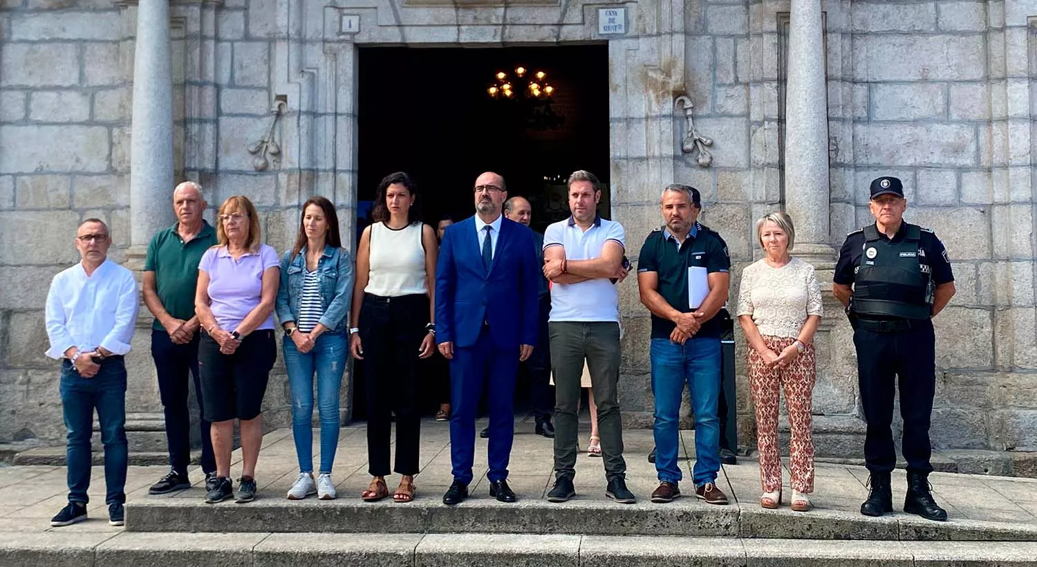 Minuto de silencio en la Plaza del Ayuntamiento