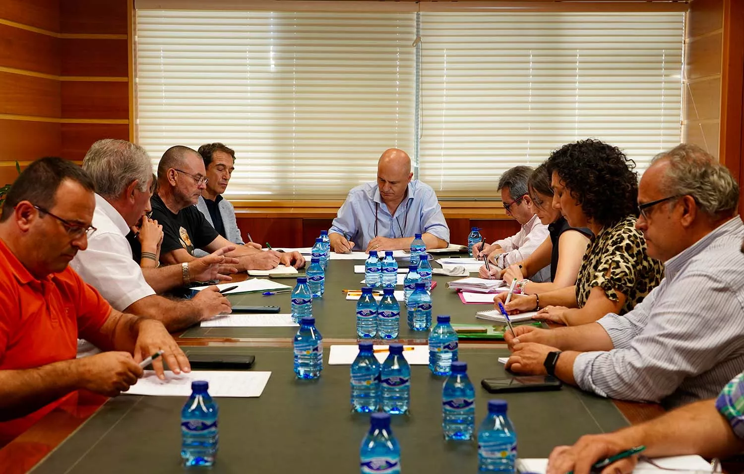 Miriam Chacón / ICAL. El viceconsejero de Política Agraria Comunitaria y Desarrollo Rural, Jorge Llorente, informa a las organizaciones profesionales agrarias (opas) de nuevas medidas de lucha y control del topillo campesino