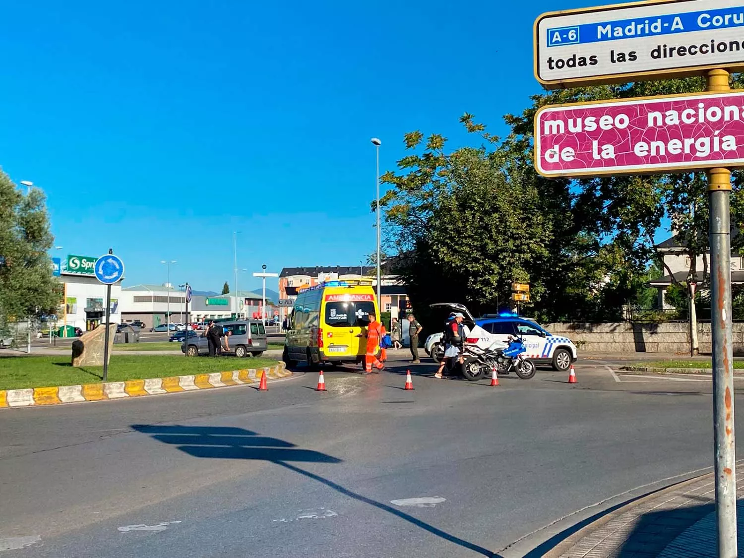 Accidente en la rotonda del dolmen y los olivos