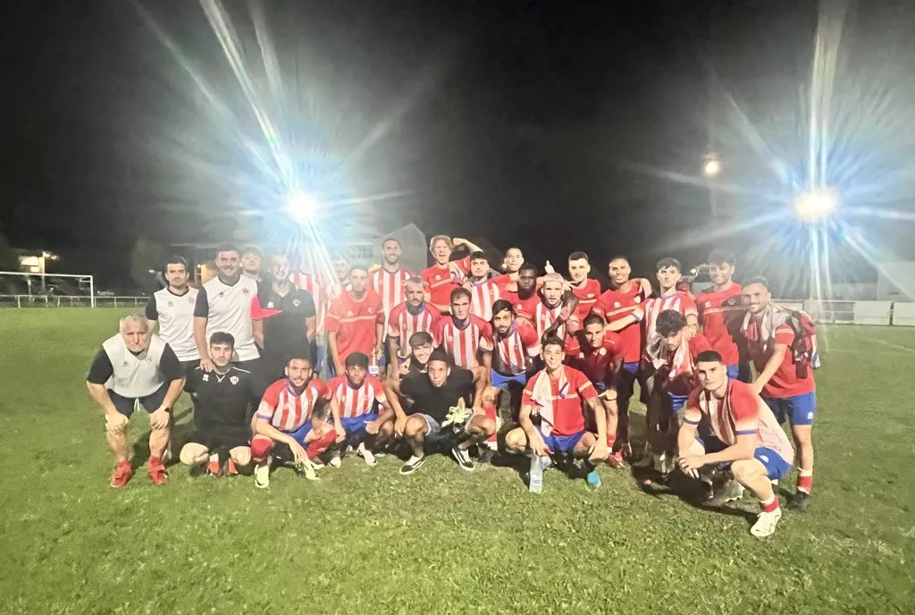 Fotto de archivo El Atletico Bembibre campeón del Torneo Villa del Cúa