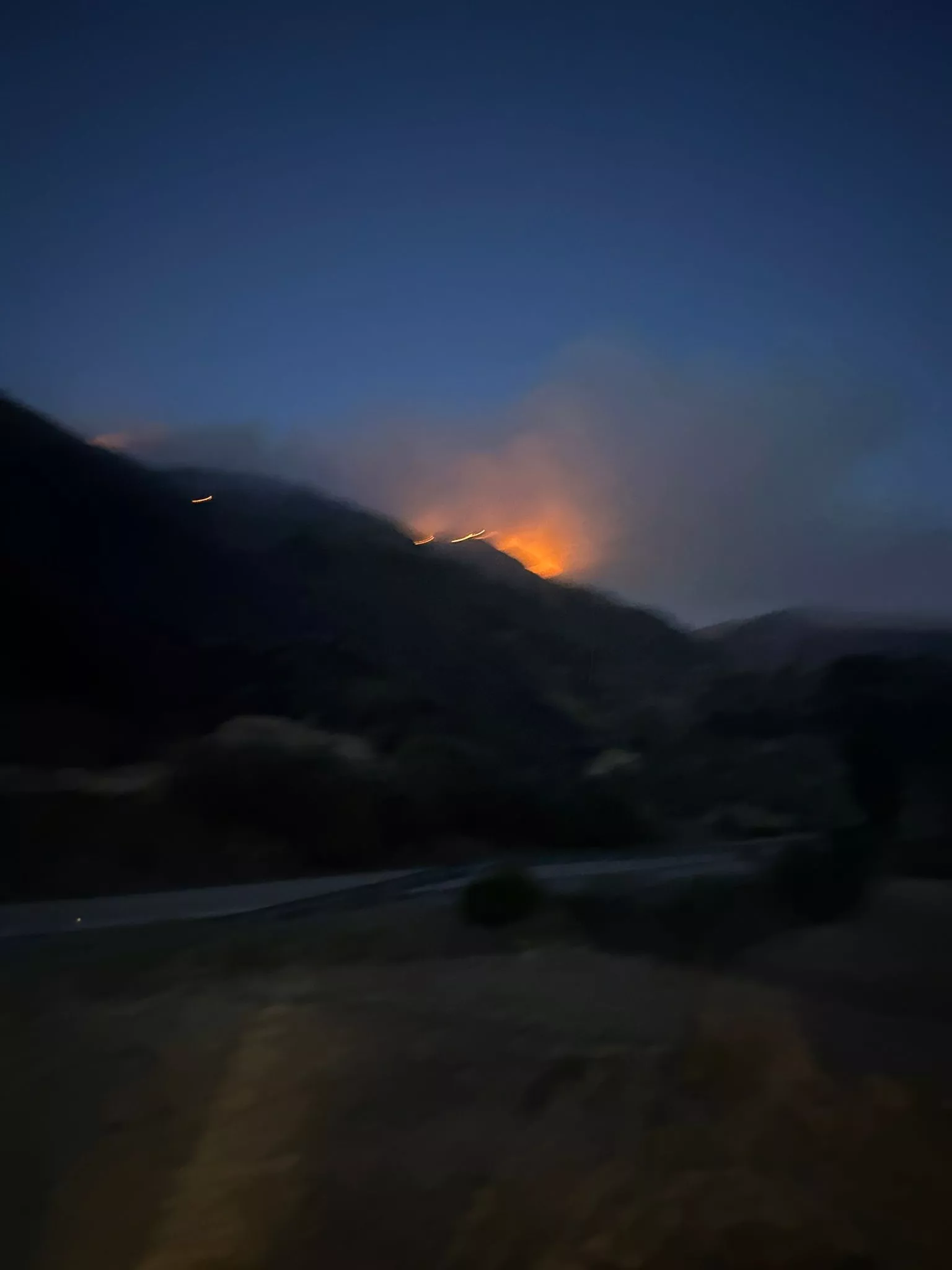 Imagen del incendio de Villablino la noche del lunes