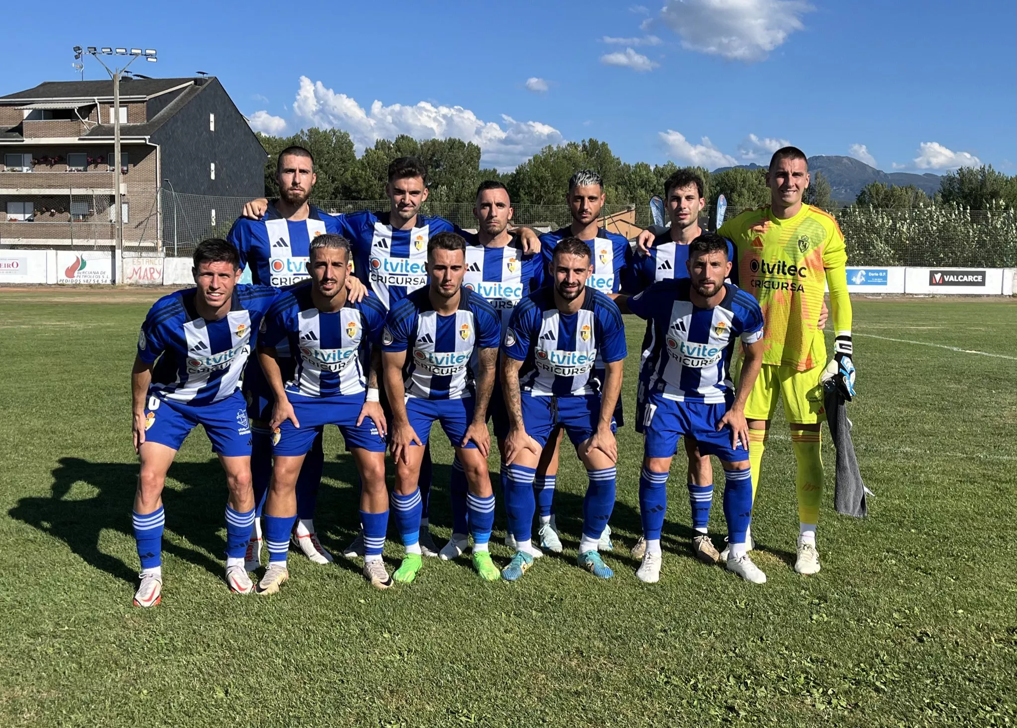 Foto de la Ponferradina en uno de los últimos partidos de pretemporada | Foto: Twitter Ponferradina