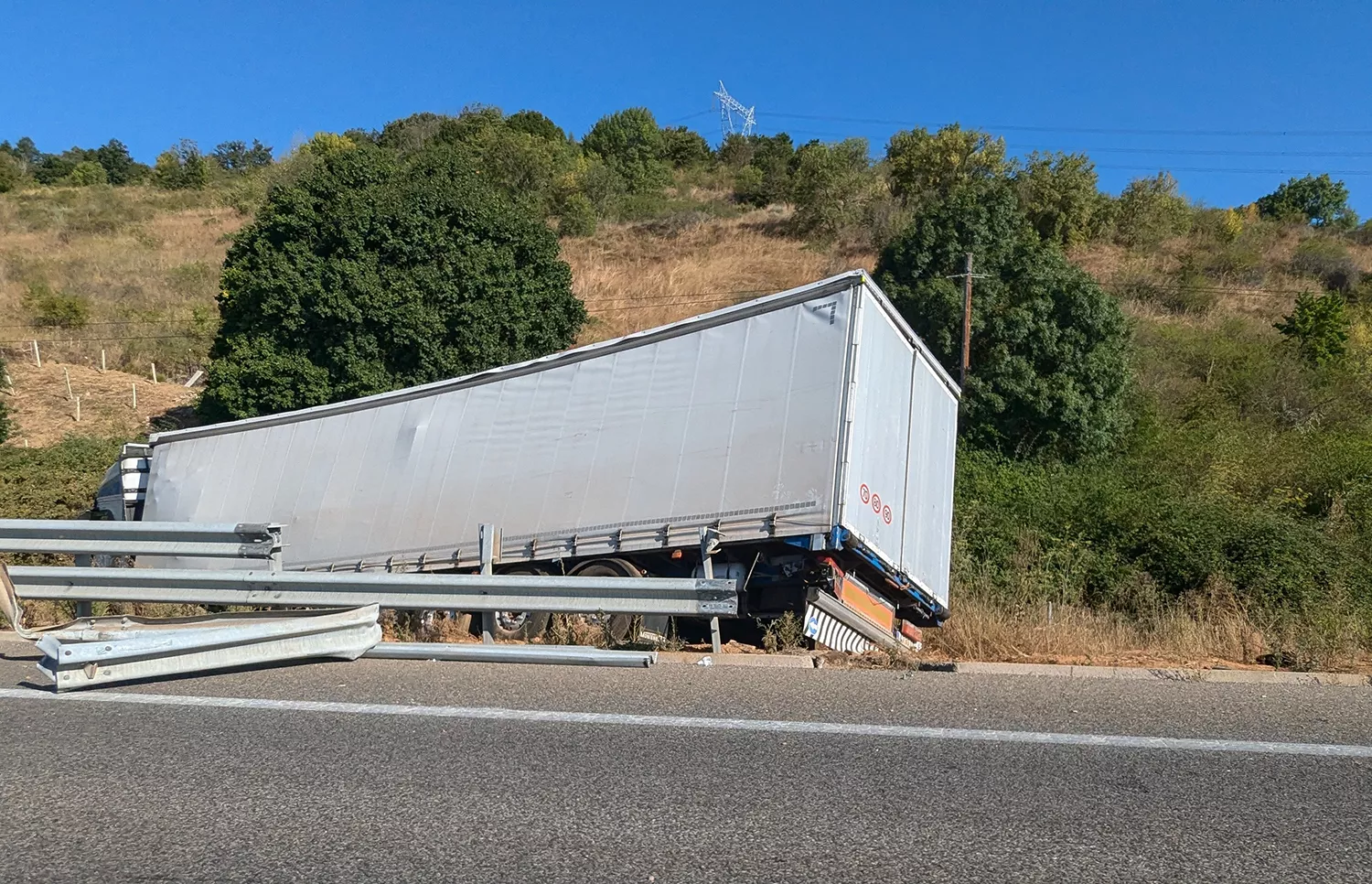 Salida de vía de un camión en la A6 