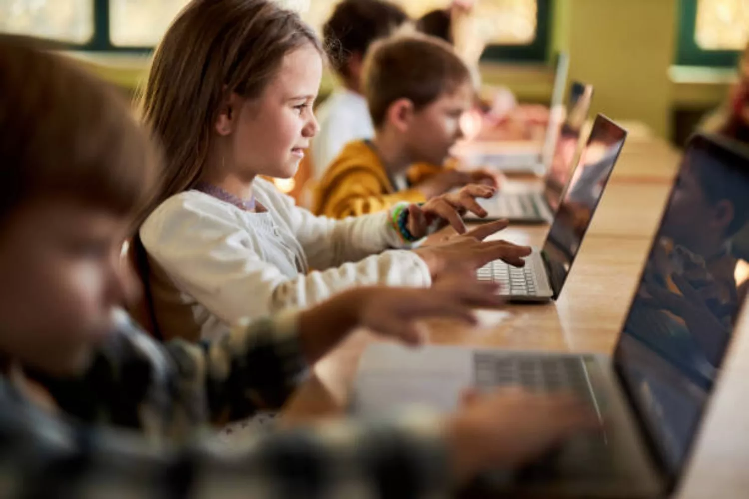 El 92% de los centros educativos de Castilla y León contará con conexión más rápida a Internet|iStock