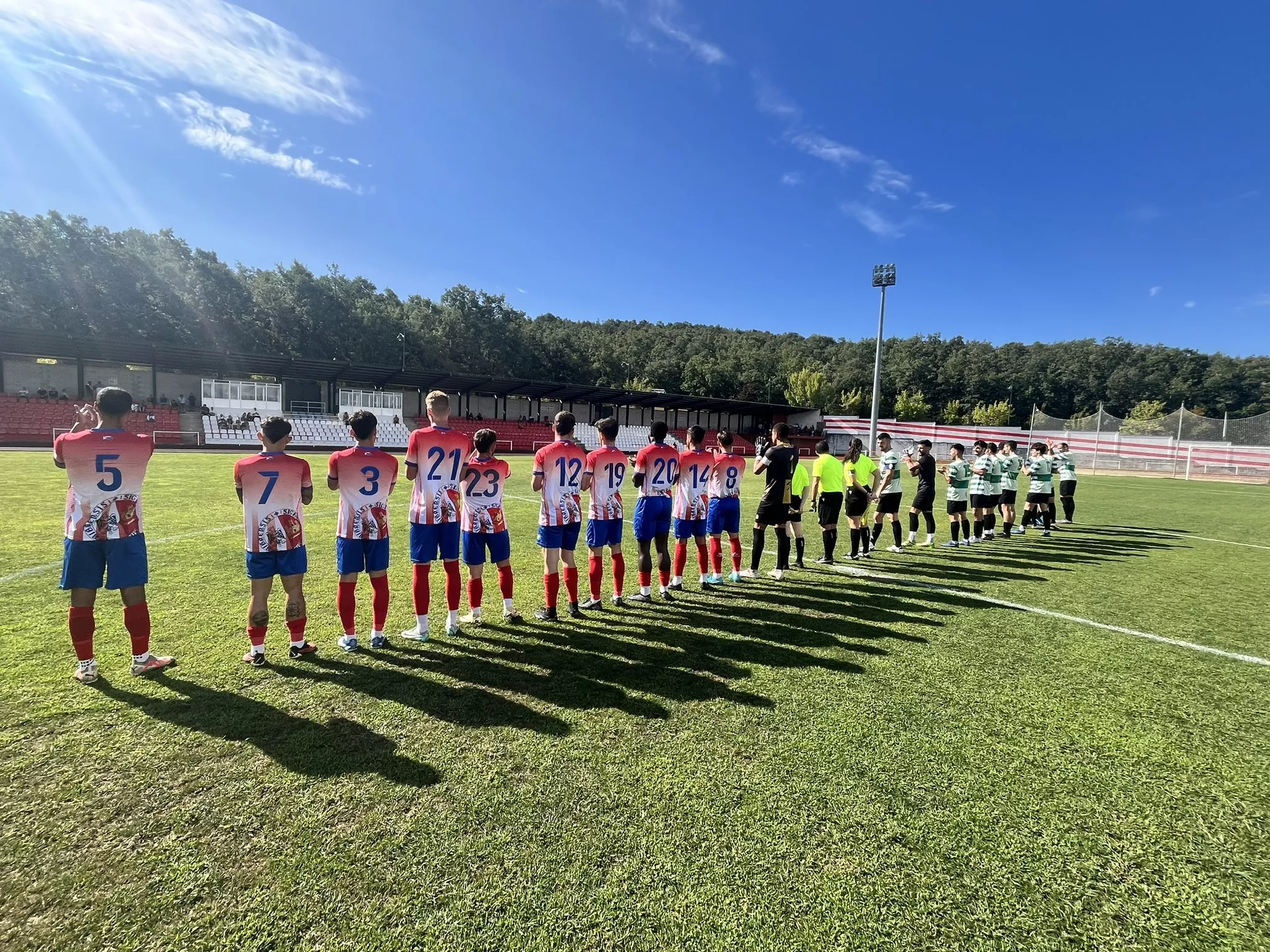 El Atlético Bembibre cae en el ensayo ante La Virgen del Camino