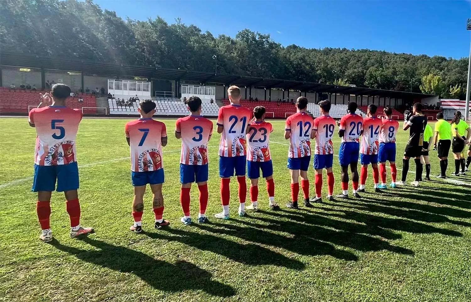 Foto de archivo El Atlético Bembibre cae en el ensayo ante La Virgen del Camino