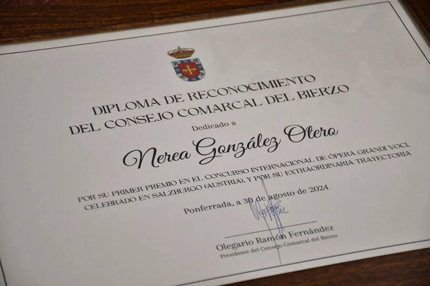 Entrega de diploma a Nerea González (7)