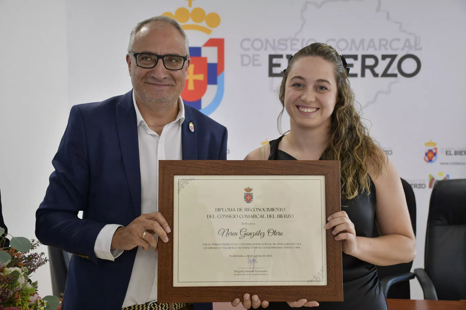 Entrega de diploma a Nerea González (10)