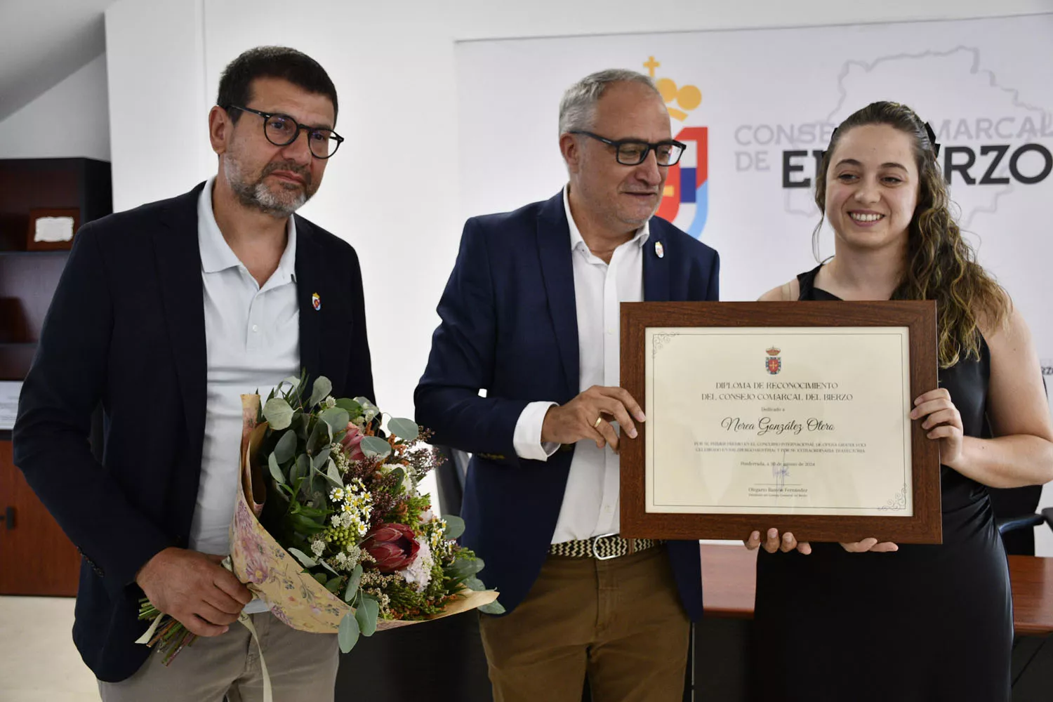 Entrega de diploma a Nerea González (11)