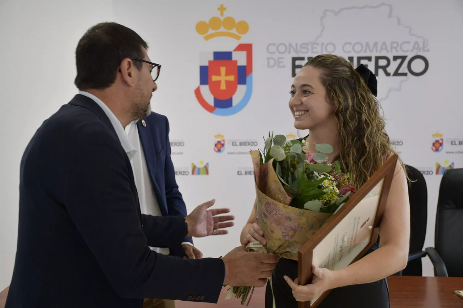 Entrega de diploma a Nerea González (12)