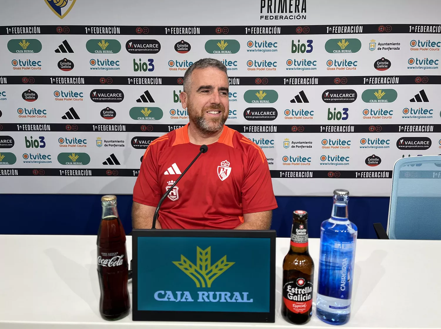 Javi Rey en sala de prensa de la Ponferradina