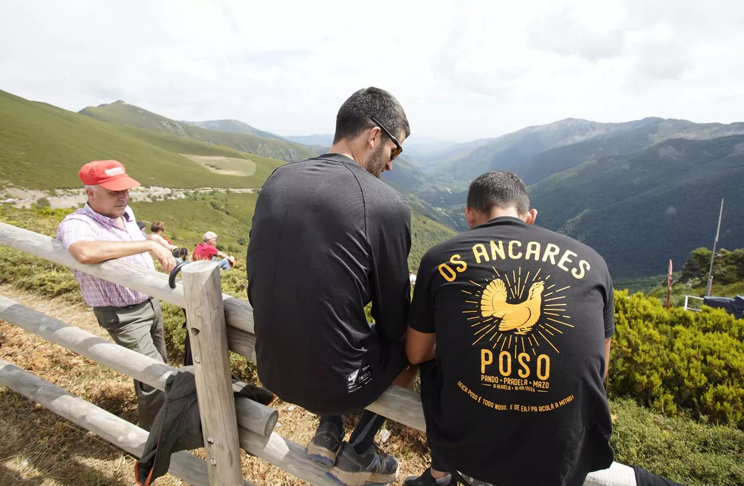 Ambiente previo a la llegada de la etapa de la Vuelta a España al Puerto de Ancares(2)