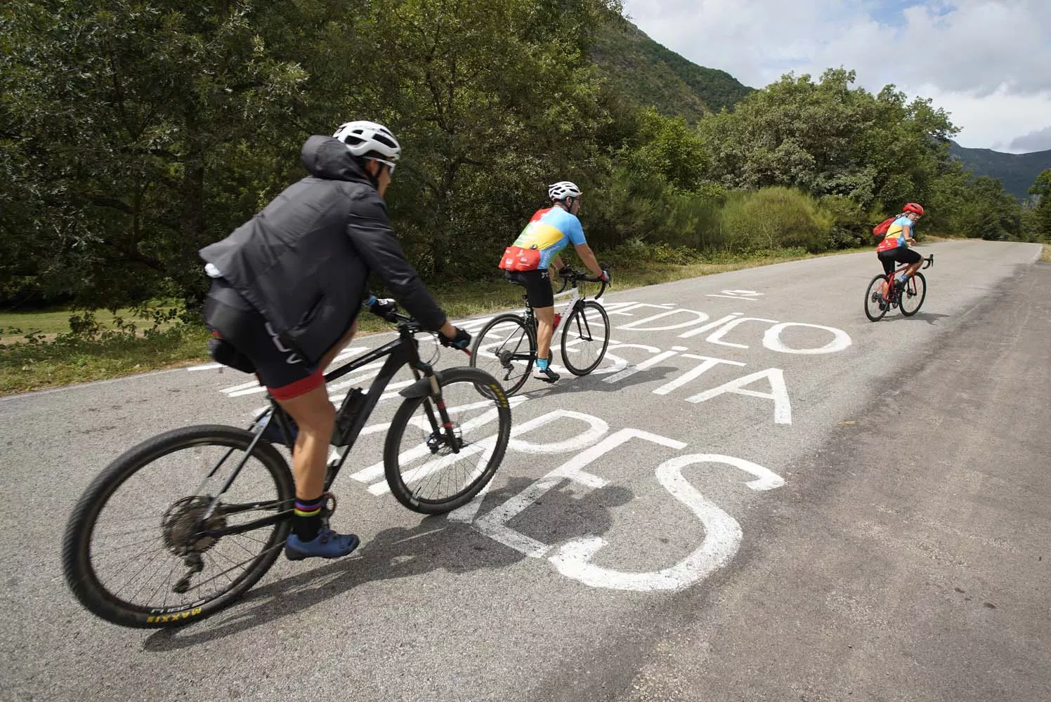 Ambiente previo a la llegada de la etapa de la Vuelta a España al Puerto de Ancares  (16)