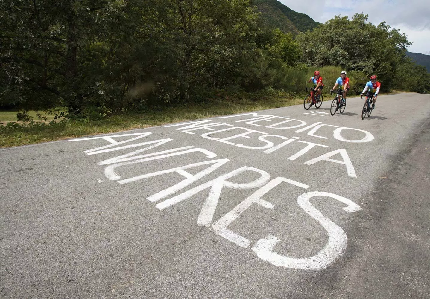 Ambiente previo a la llegada de la etapa de la Vuelta a España al Puerto de Ancares  (14)