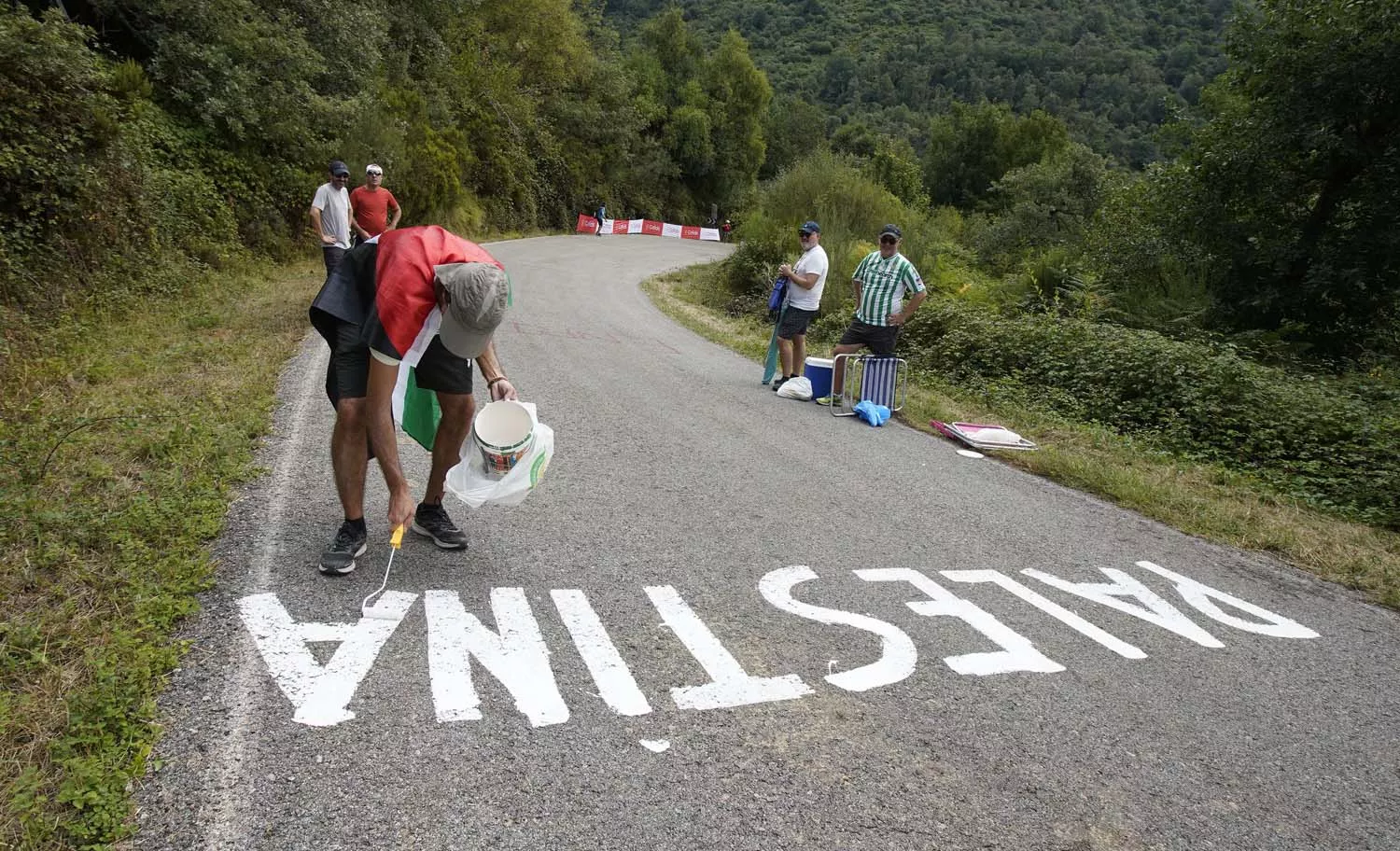 Ambiente previo a la llegada de la etapa de la Vuelta a España al Puerto de Ancares  (13)