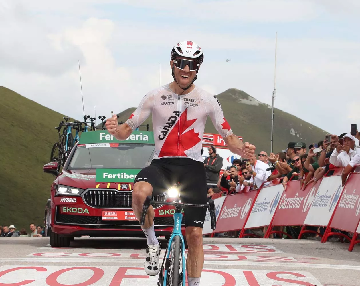 Llegada de la décimo tercera etapa de la Vuelta Ciclista a España al Puerto de Ancares 