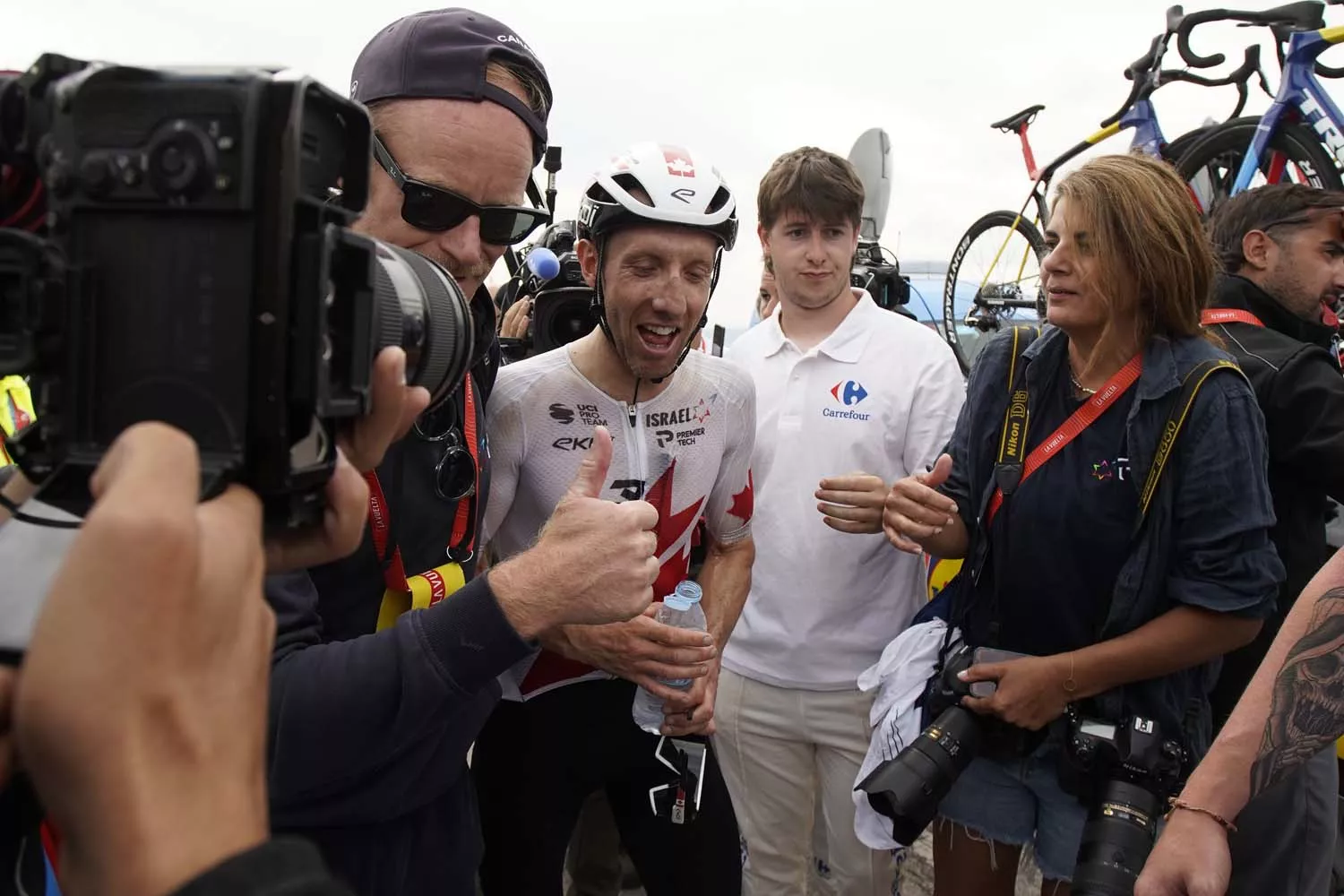 Llegada de la décimo tercera etapa de la Vuelta Ciclista a España al Puerto de Ancares (14)