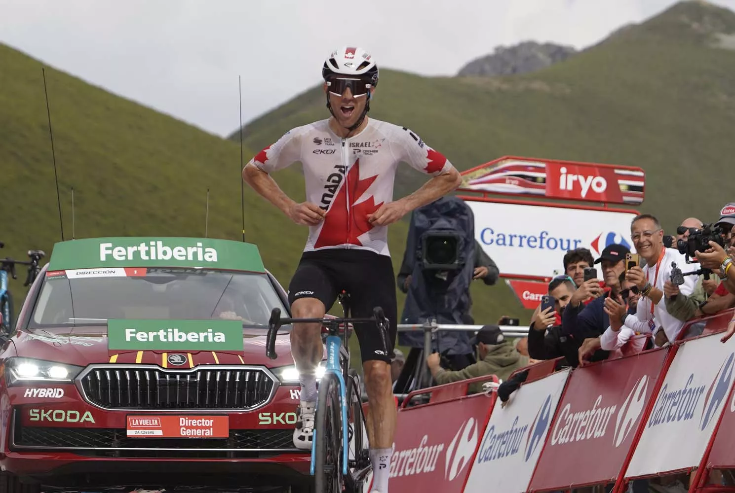 Llegada de la décimo tercera etapa de la Vuelta Ciclista a España al Puerto de Ancares (1)