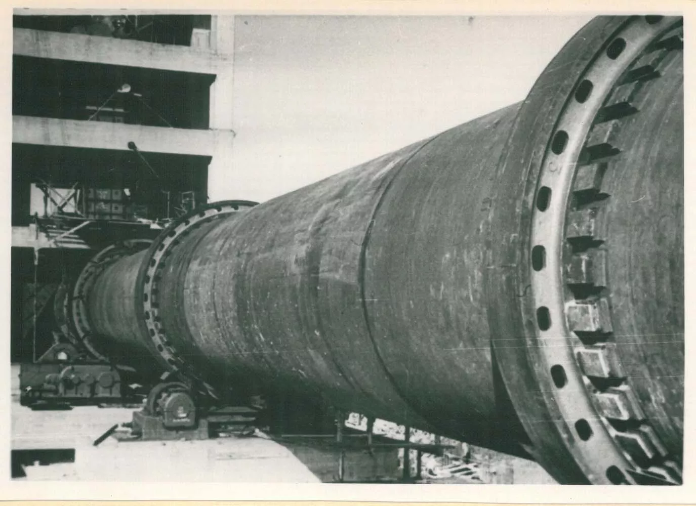 Imagen de la construcción de la planta de cementos Cosmos de Toral de los Vados, de la que se cumple cien años desde su inauguración (4)