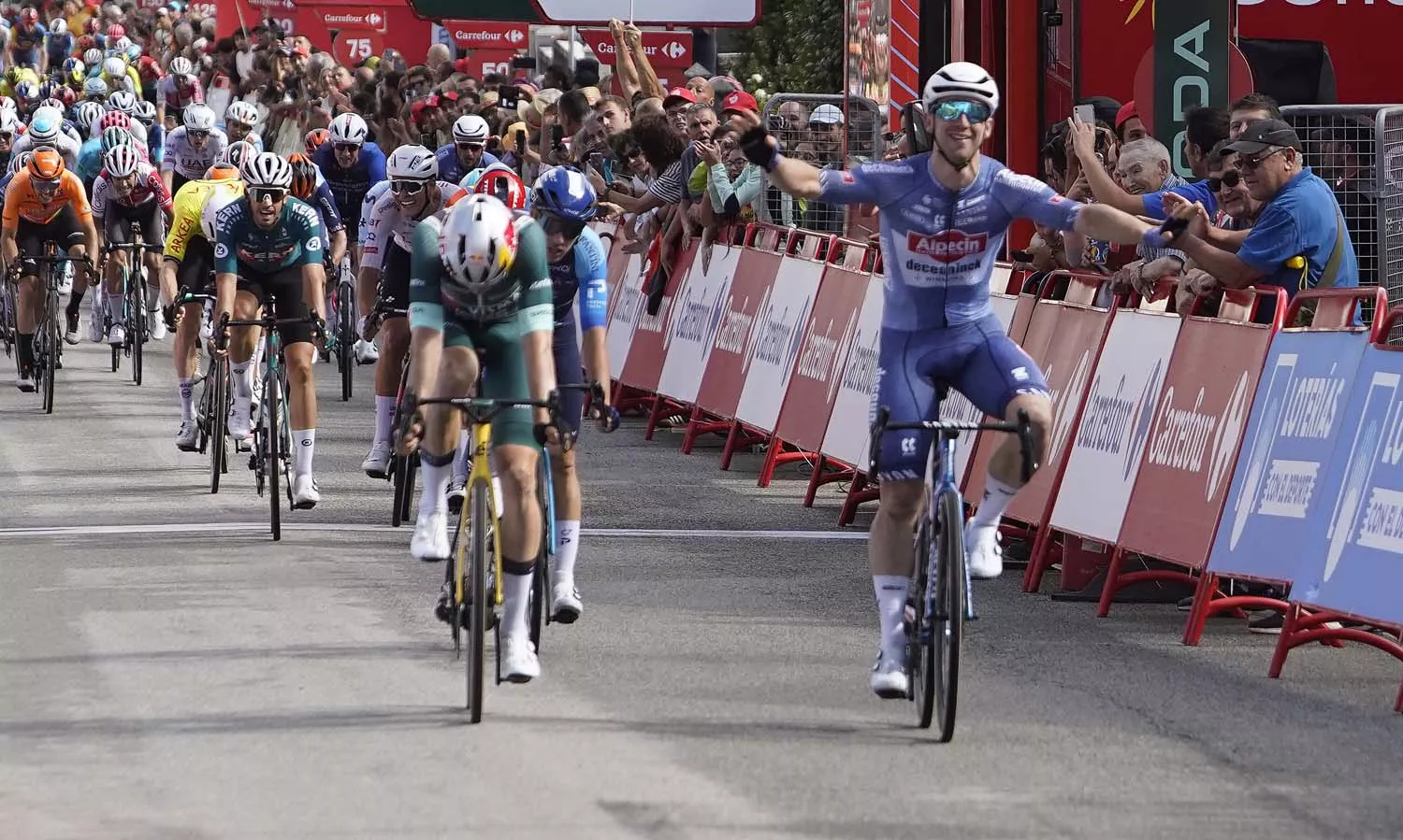 Kaden Groves, ganador de la décimo cuarta etapa de la Vuelta a España entre las localidades de Villafranca del Bierzo y Villablino (5)