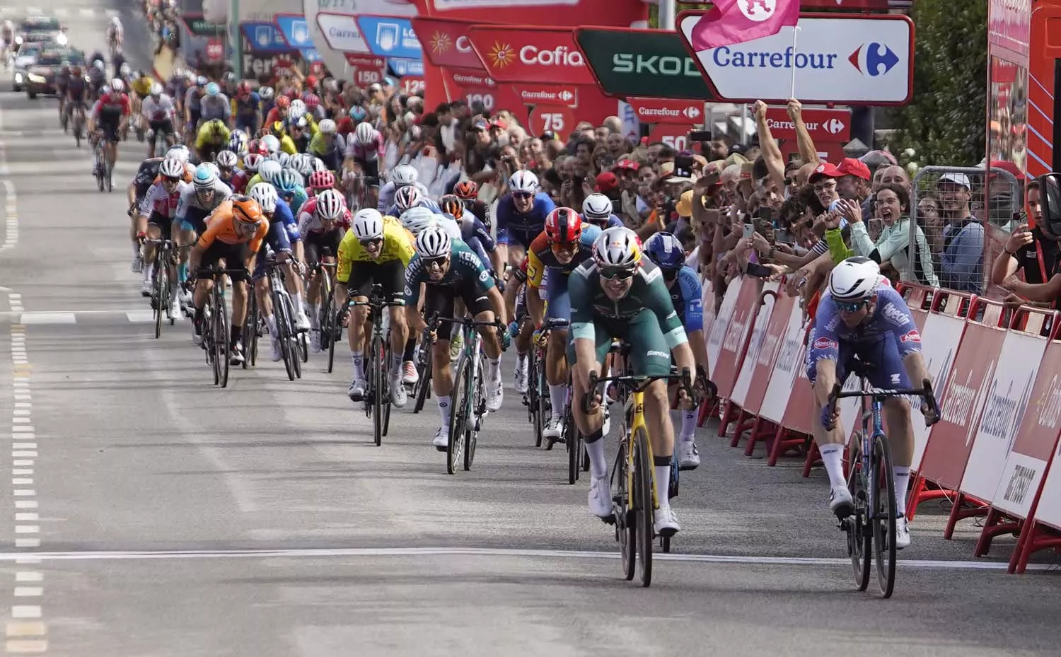 Kaden Groves, ganador de la décimo cuarta etapa de la Vuelta a España entre las localidades de Villafranca del Bierzo y Villablino (1)