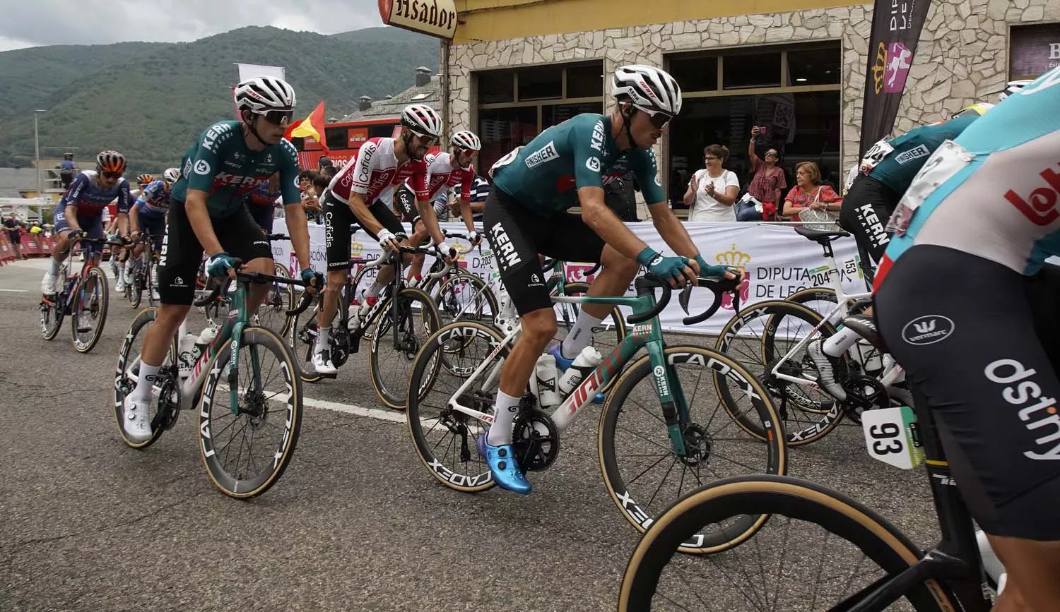 Décimo cuarta etapa de la Vuelta Ciclista a España entre las localidades de Villafranca del Bierzo y Villablino (2)